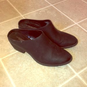 American Eagle slide on shoes